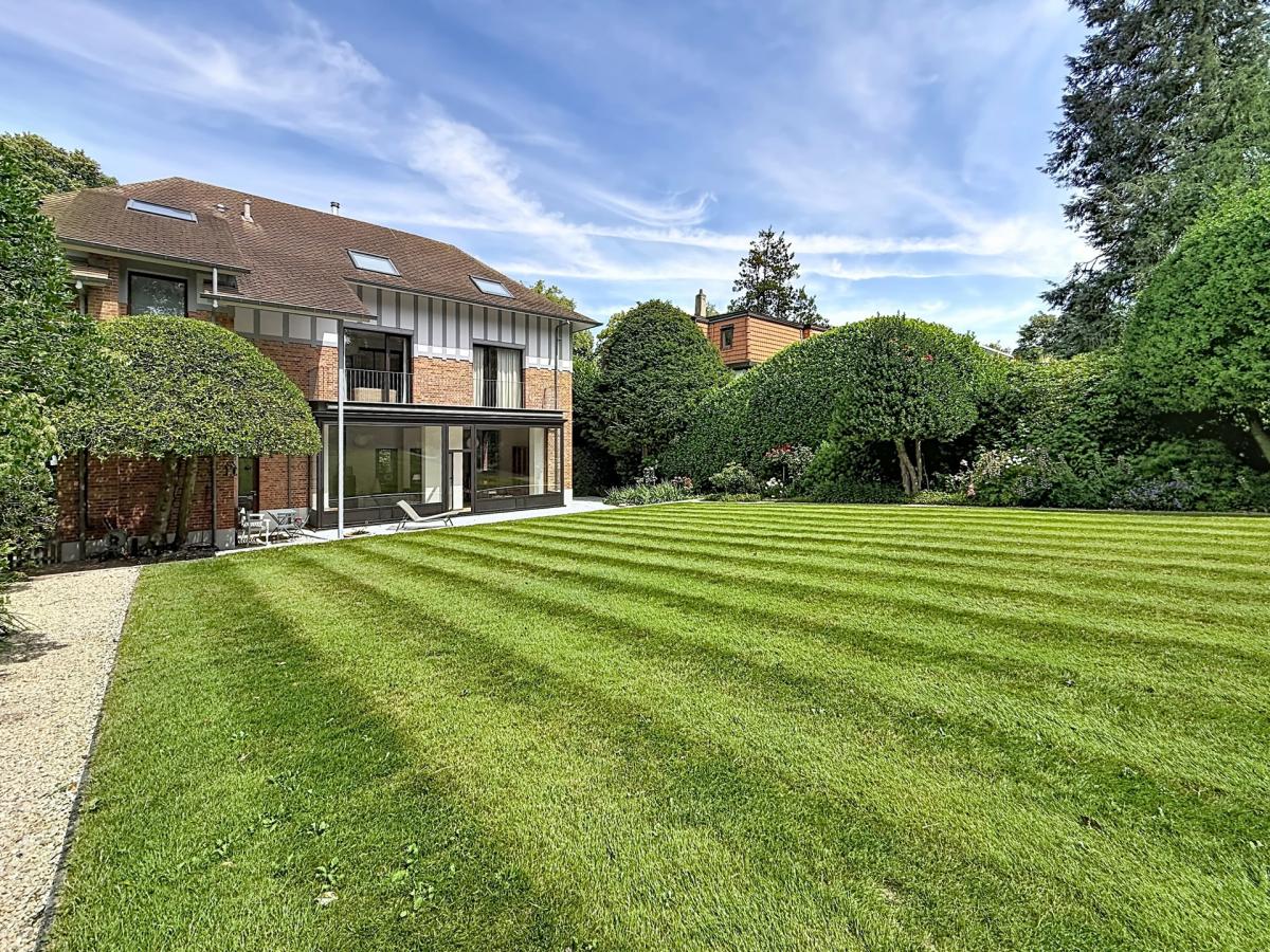 Saint-Job / Vivier d'Oie : Sublime villa avec vaste jardin