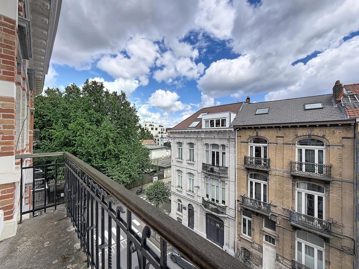 Pl. Brugmann/Lepoutre : Superbe appartement 3 ch. + terrasse