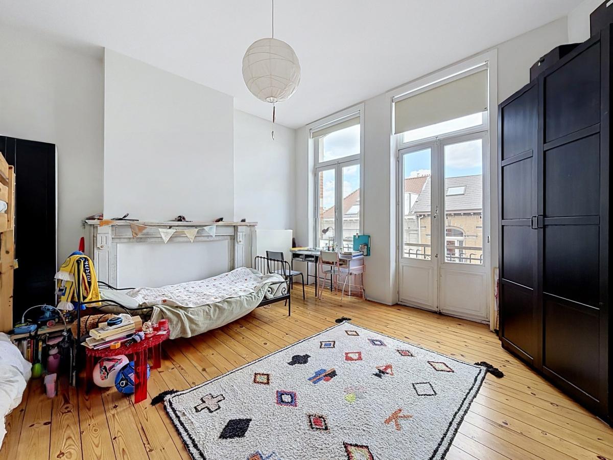 Pl. Brugmann/Lepoutre : Superbe appartement 3 ch. + terrasse