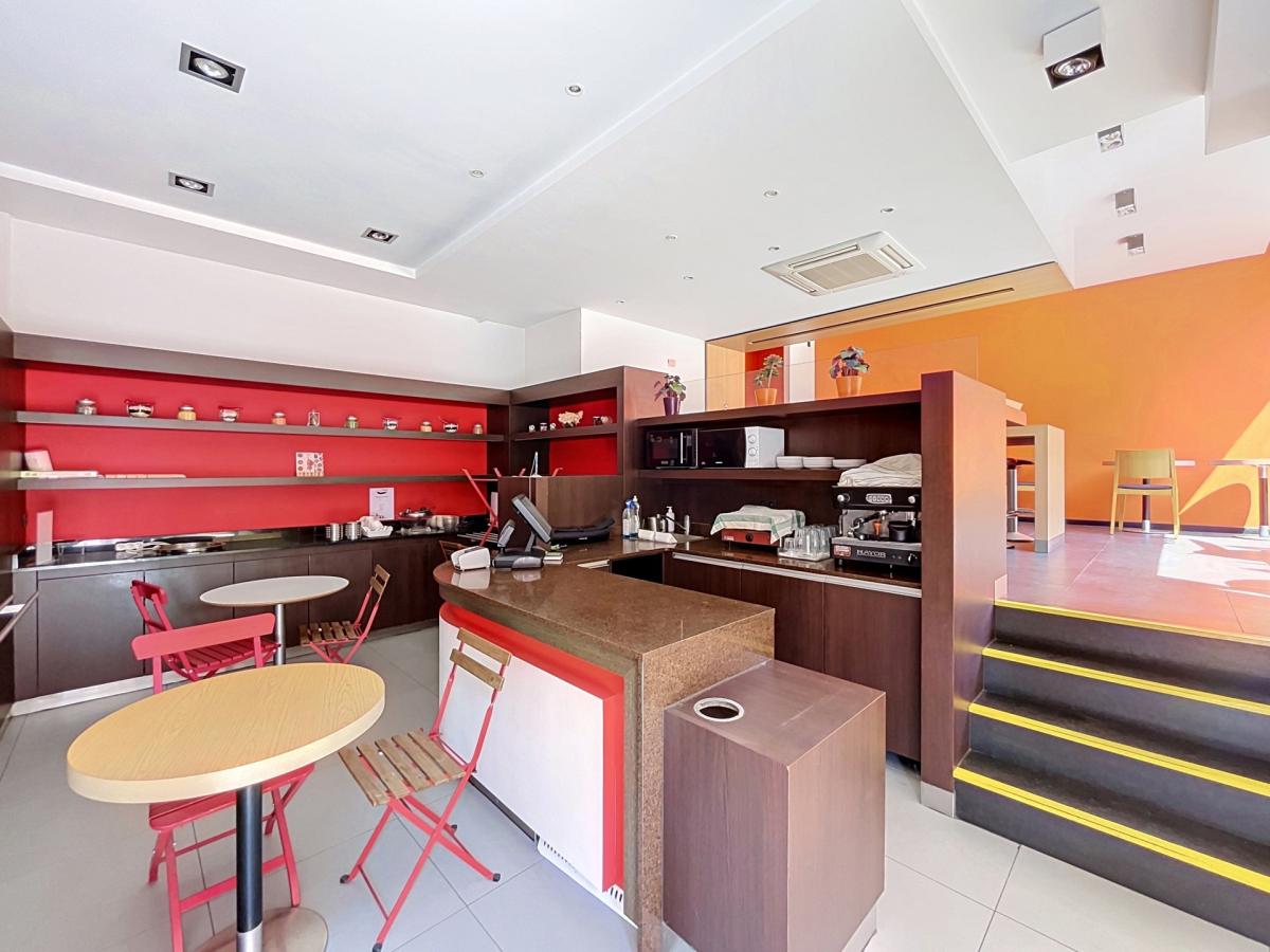 Cinquentenaire - belle surface commerciale de ± 60 m²