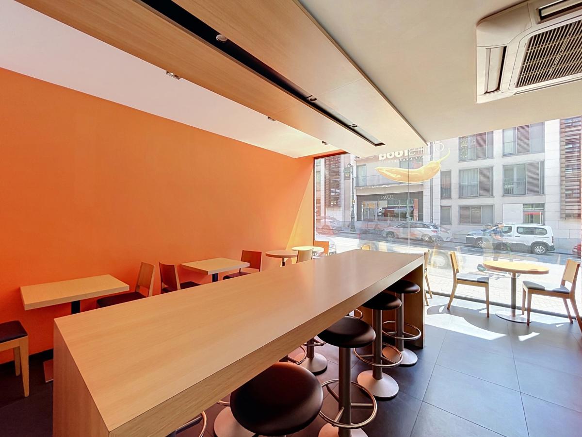 Cinquentenaire - belle surface commerciale de ± 60 m²