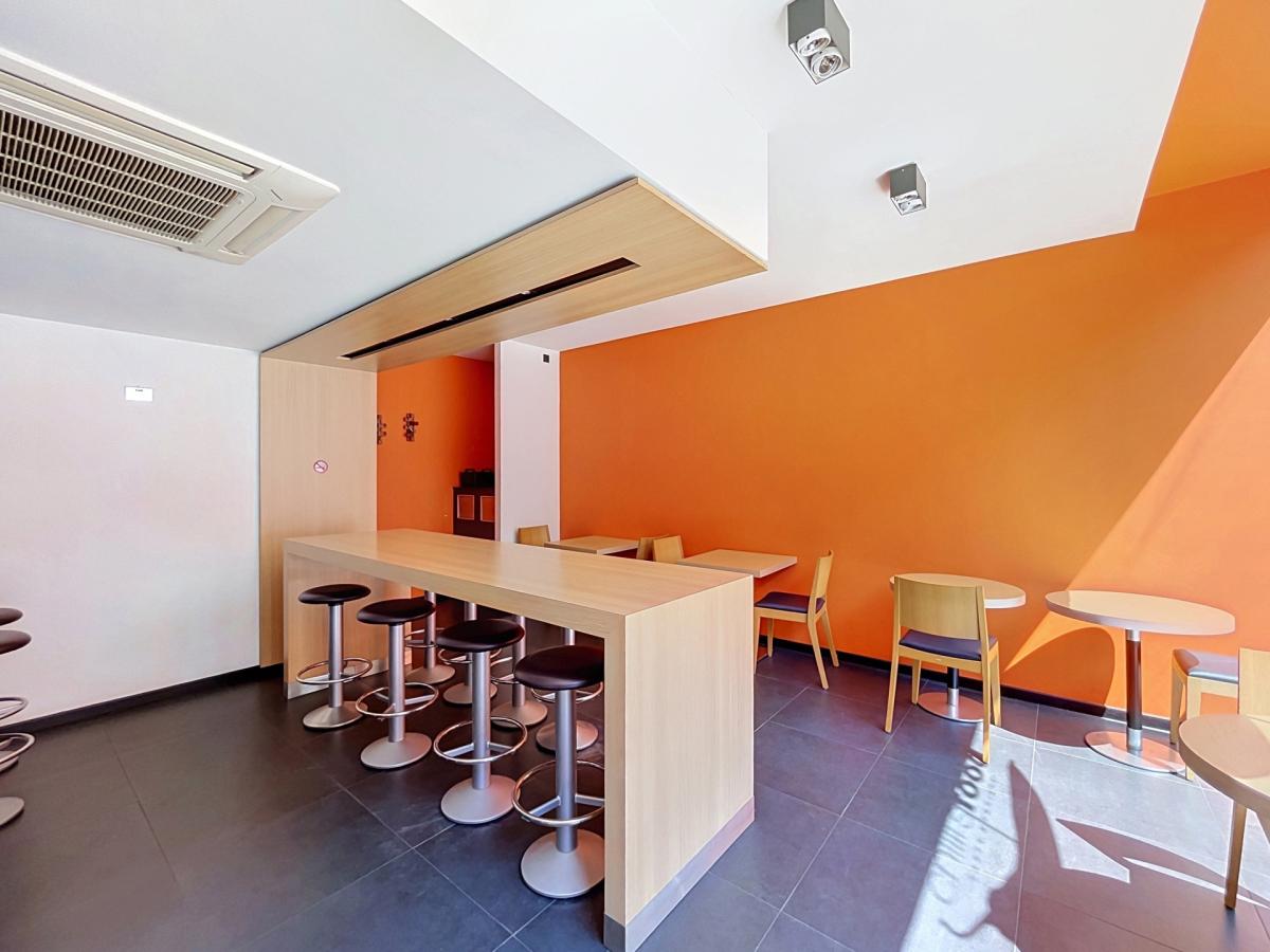 Cinquentenaire - belle surface commerciale de ± 60 m²