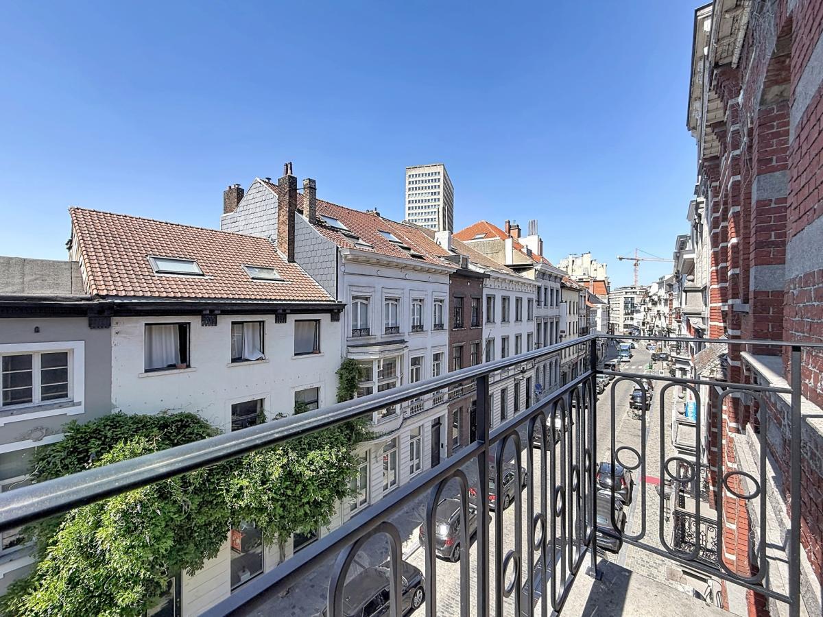 Sablon : Somptueux appartement remis à neuf + terrasse