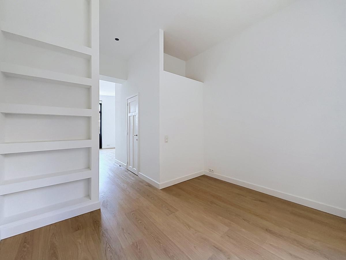 Sablon : Somptueux appartement remis à neuf + terrasse