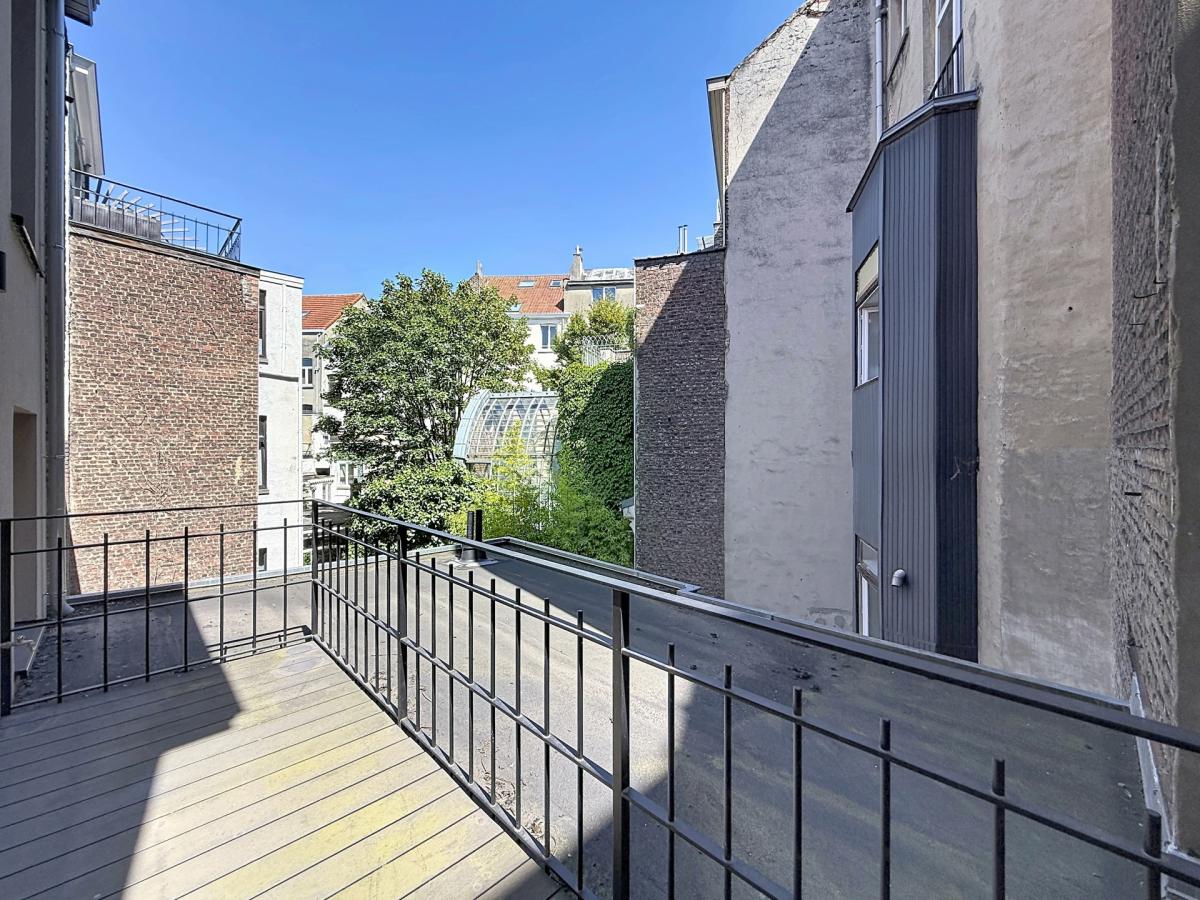Sablon : Somptueux appartement remis à neuf + terrasse