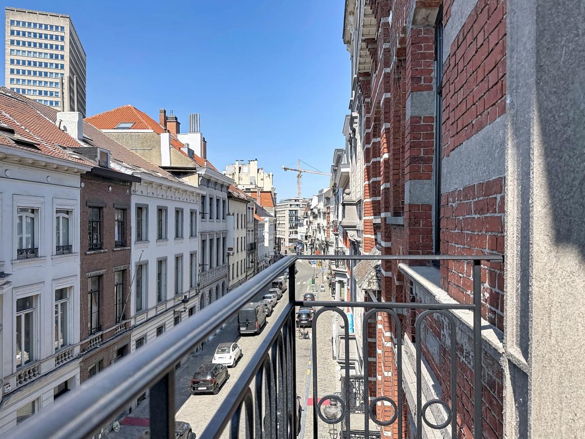 Sablon : Somptueux appartement remis à neuf + terrasse