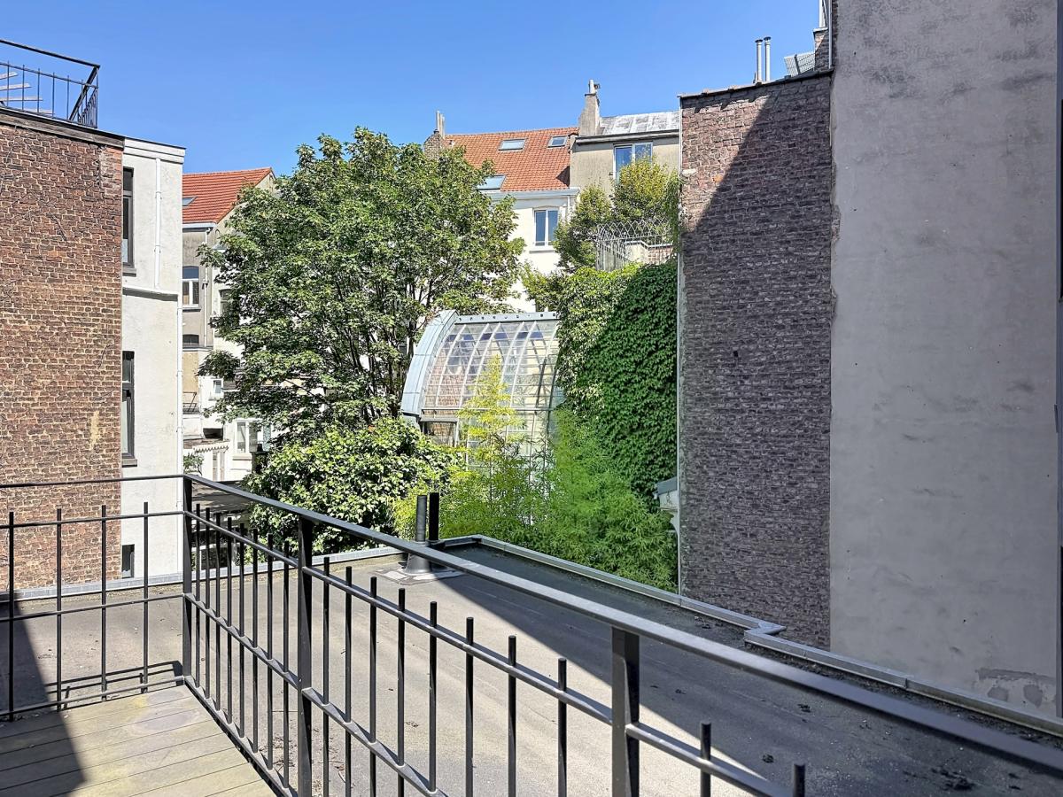 Sablon : Somptueux appartement remis à neuf + terrasse