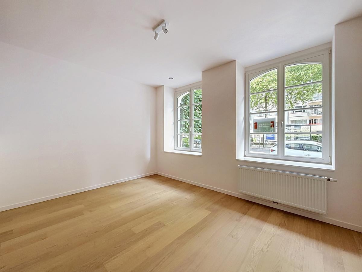 Churchill : Sublime duplex RDC avec jardin neuf