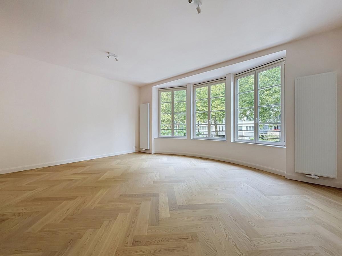 Churchill : Sublime duplex RDC avec jardin neuf