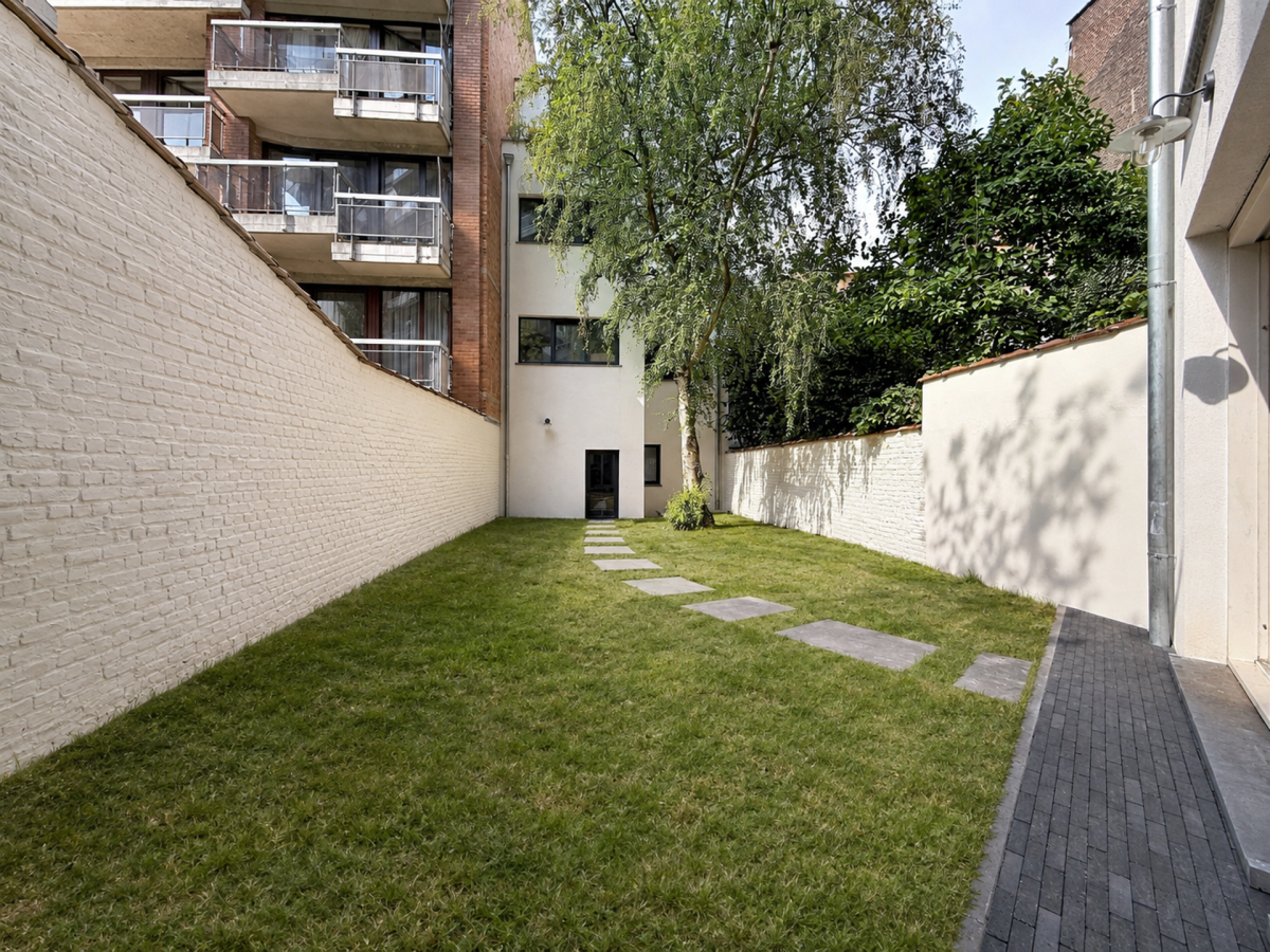 Churchill : Sublime duplex RDC avec jardin neuf