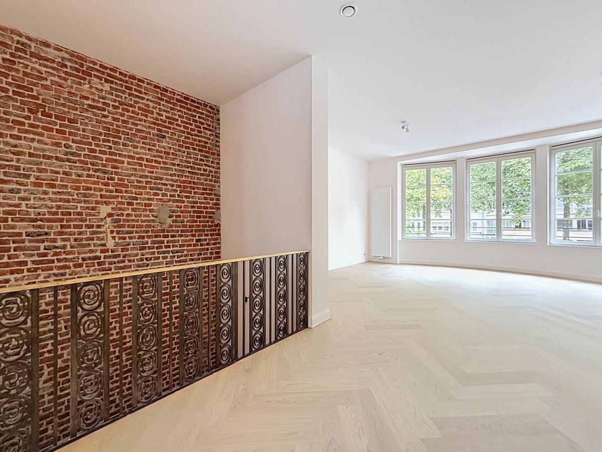 Churchill : Sublime duplex RDC avec jardin neuf
