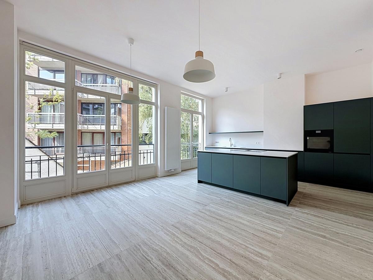 Churchill : Sublime duplex RDC avec jardin neuf