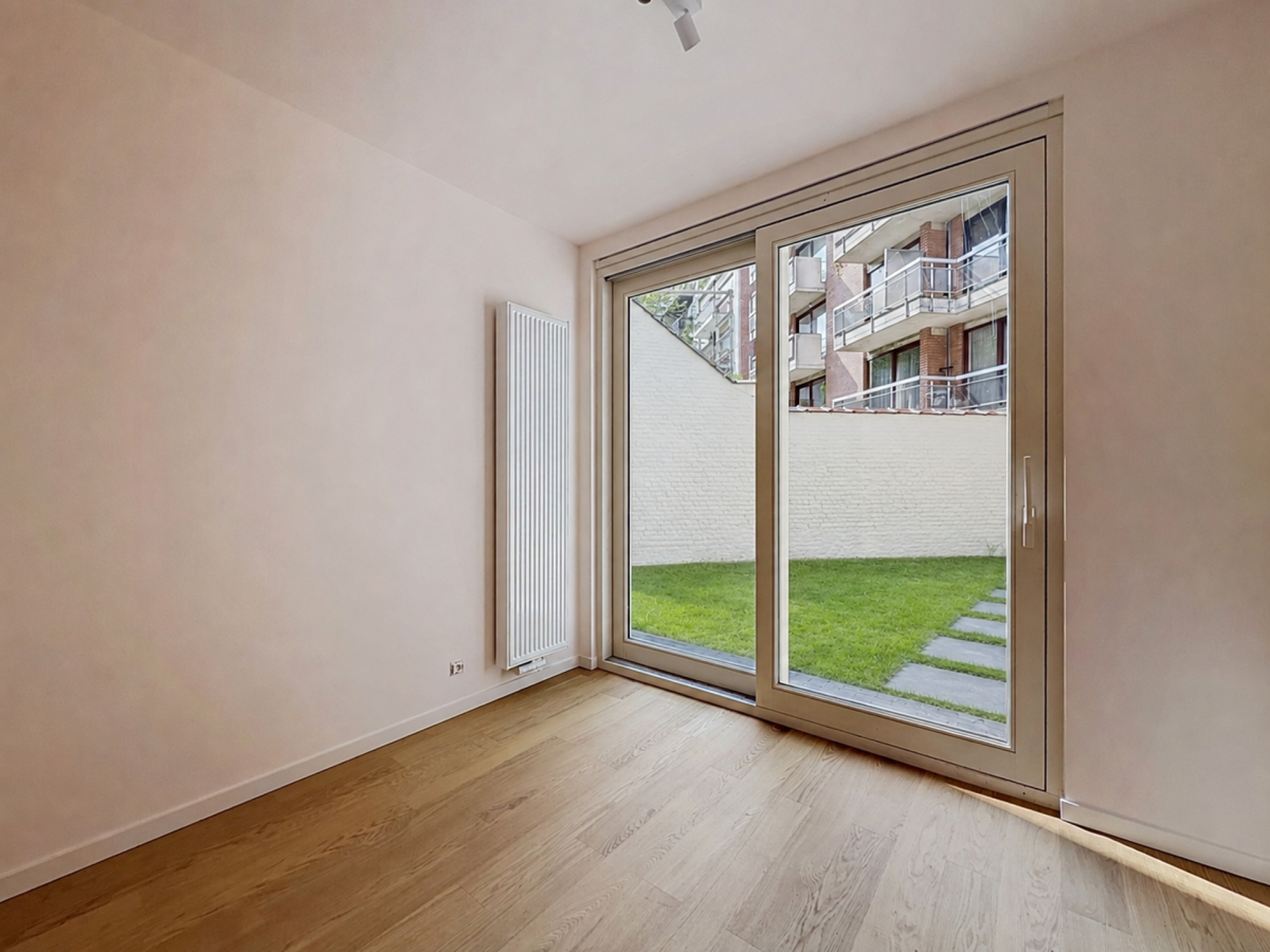 Churchill : Sublime duplex RDC avec jardin neuf