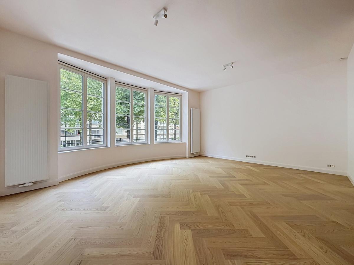 Churchill : Sublime duplex RDC avec jardin neuf