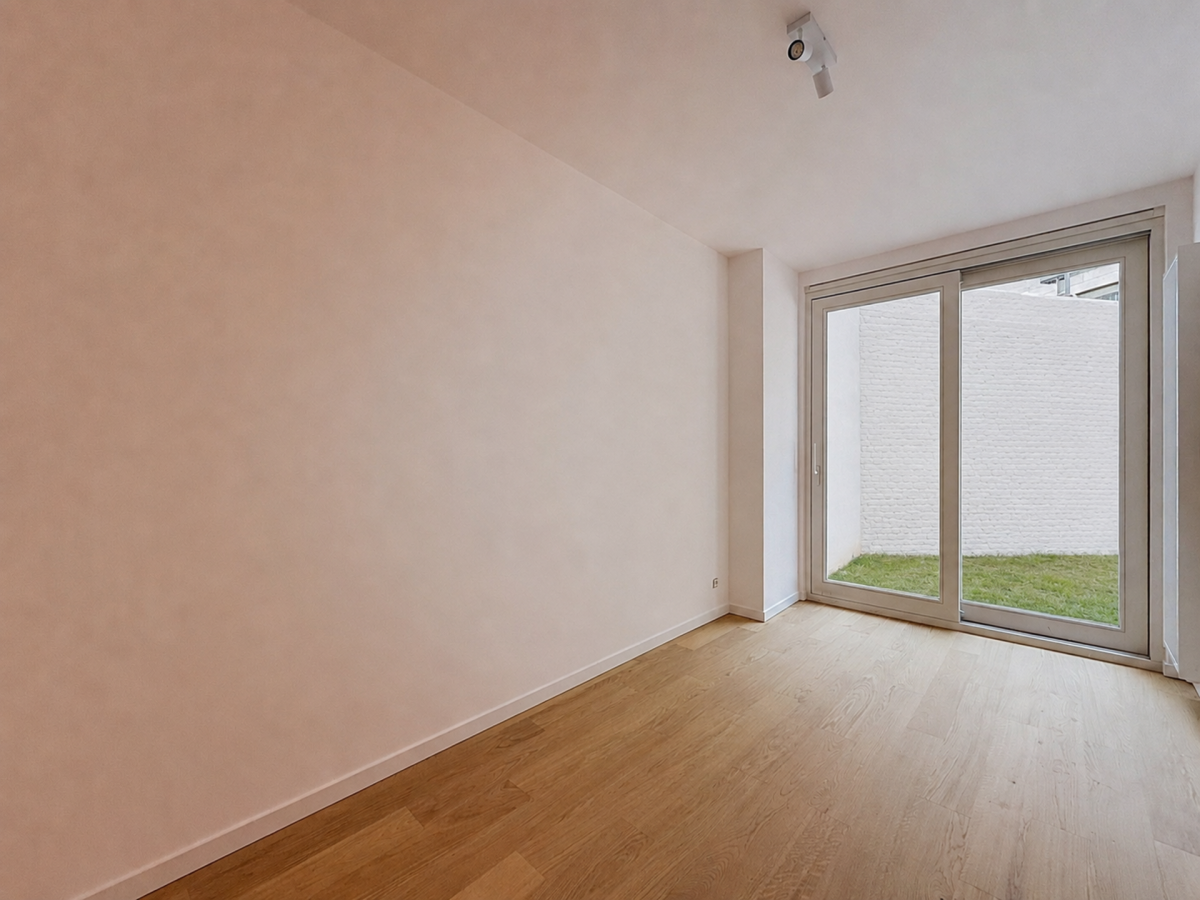Churchill : Sublime duplex RDC avec jardin neuf