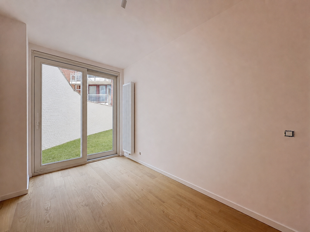 Churchill : Sublime duplex RDC avec jardin neuf