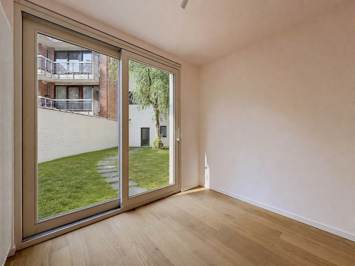 Churchill : Sublime duplex RDC avec jardin neuf