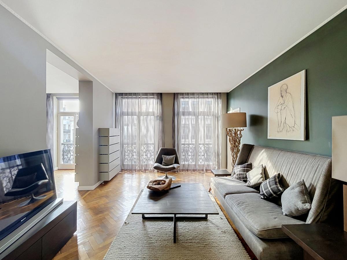 Place de la Bourse : Bel appartement meublé 2 chambres