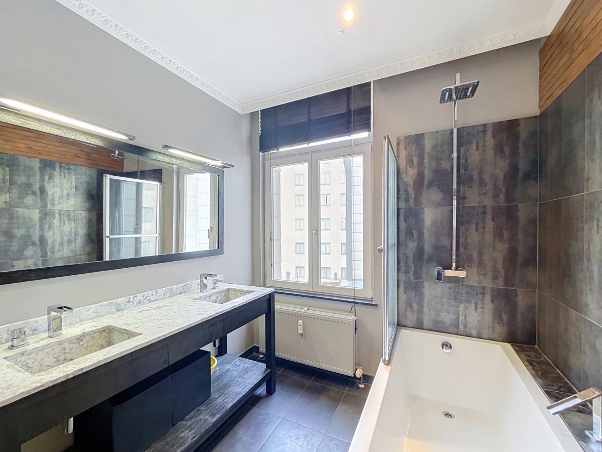 Place de la Bourse : Bel appartement meublé 2 chambres