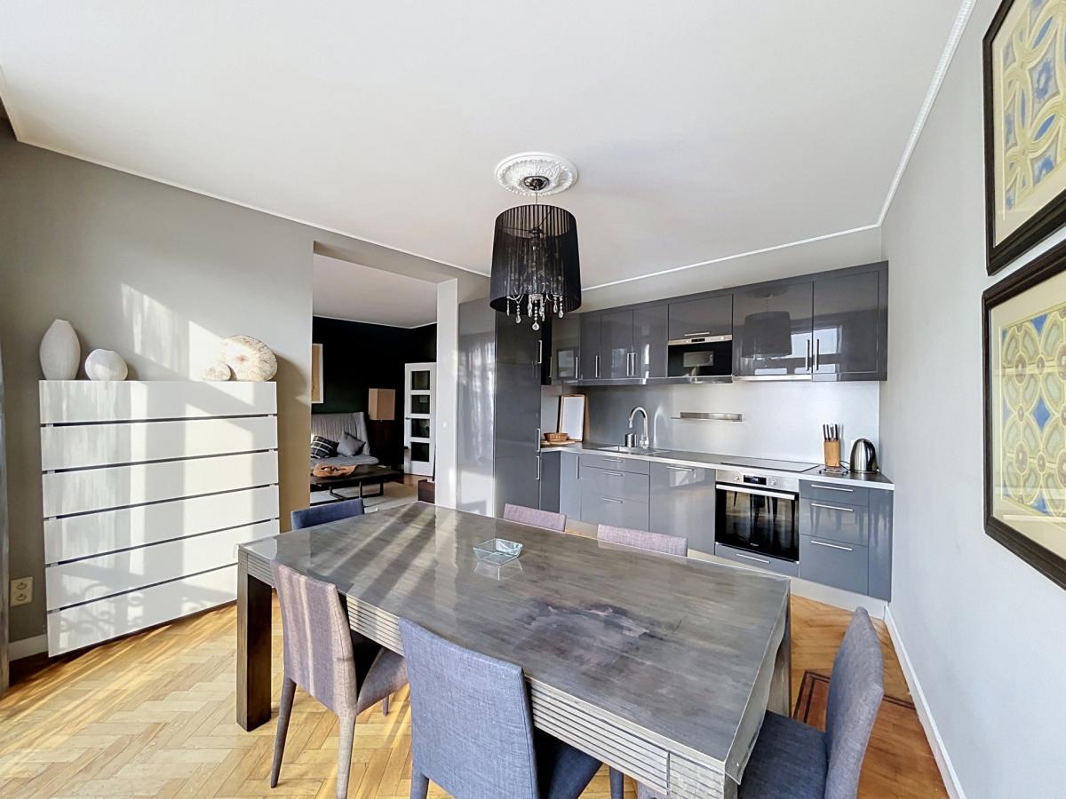 Place de la Bourse : Bel appartement meublé 2 chambres