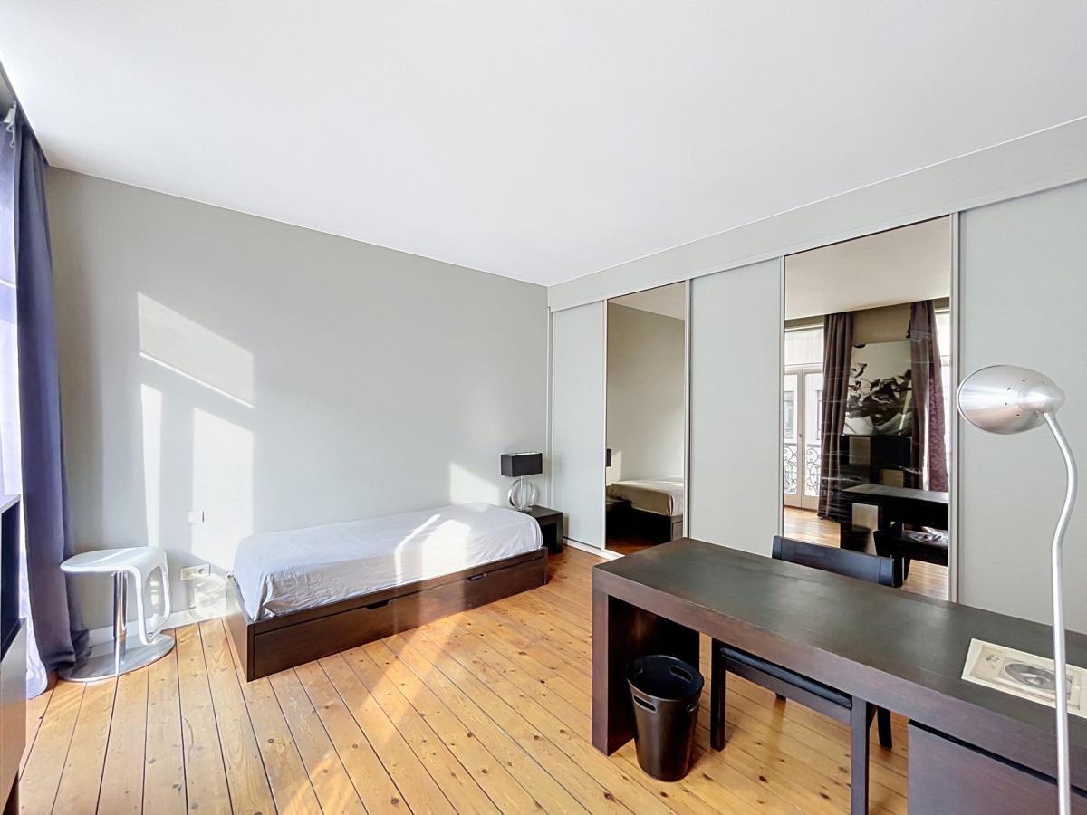 Place de la Bourse : Bel appartement meublé 2 chambres