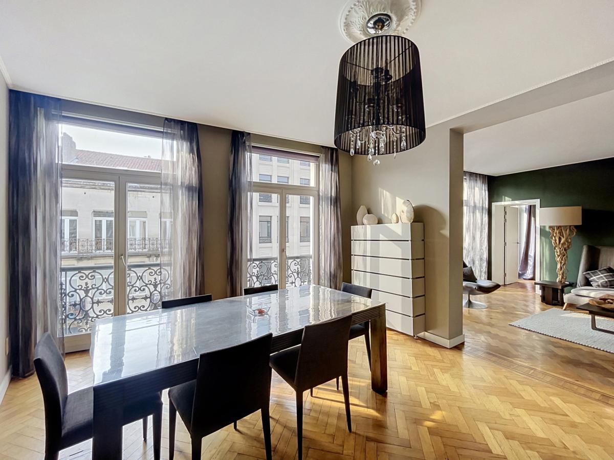 Place de la Bourse : Bel appartement meublé 2 chambres