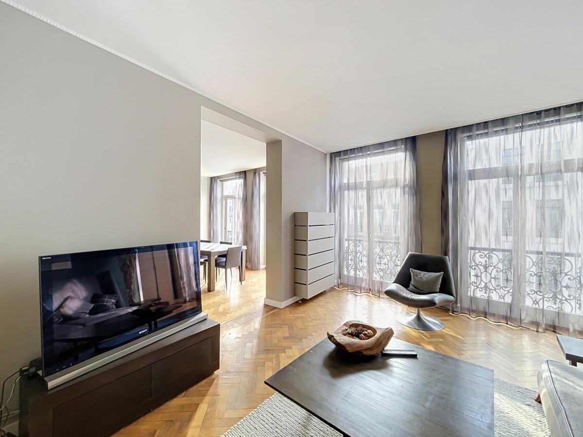 Place de la Bourse : Bel appartement meublé 2 chambres