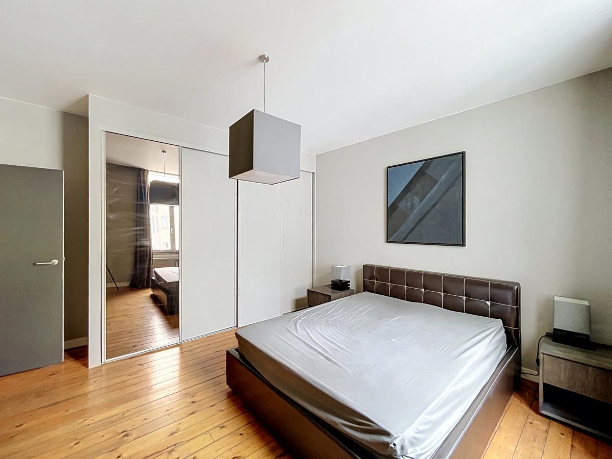 Place de la Bourse : Bel appartement meublé 2 chambres
