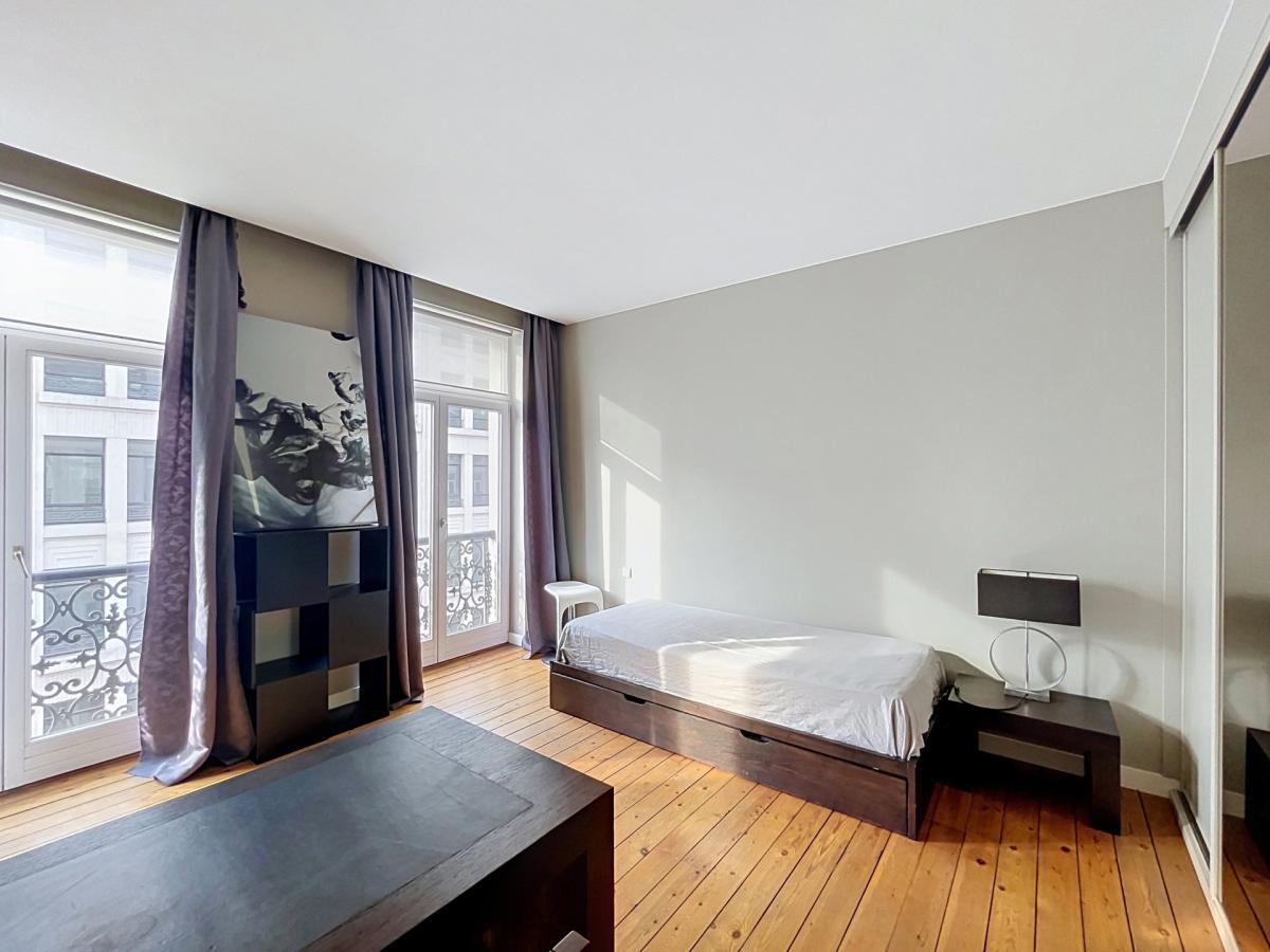 Place de la Bourse : Bel appartement meublé 2 chambres