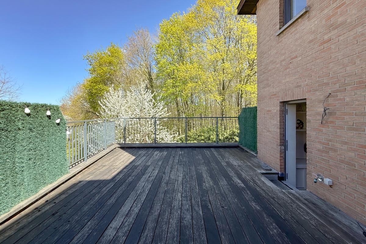 Chant d'oiseau: magnifique duplex rénové 3 terrasses 