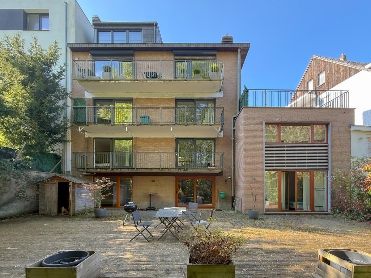Chant d'oiseau: magnifique duplex rénové avec jardin