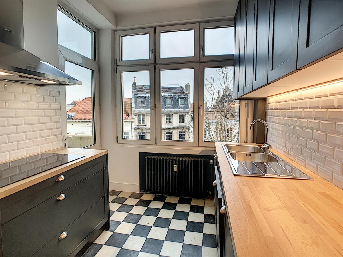 Botanique : Superbe appartement de 2 chambres + balcon
