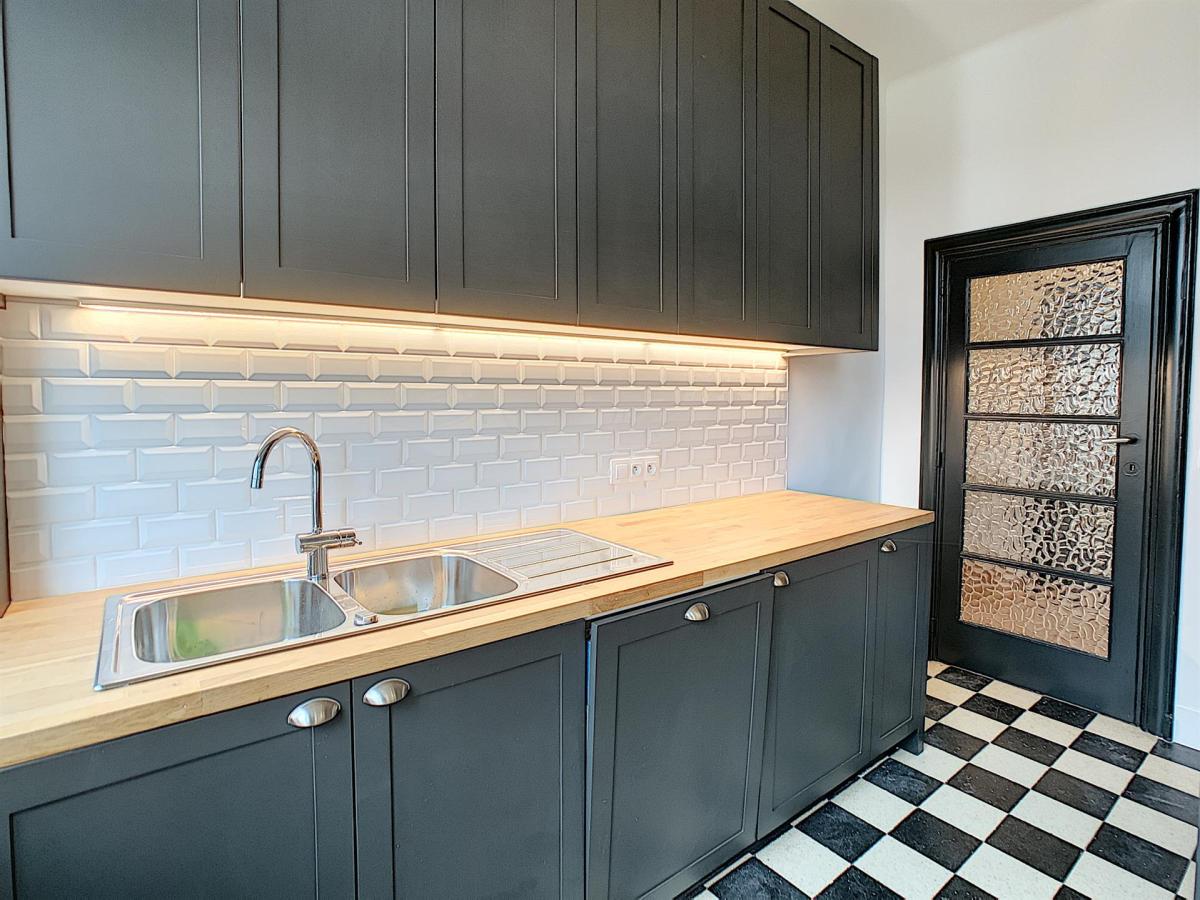 Botanique : Superbe appartement de 2 chambres + balcon