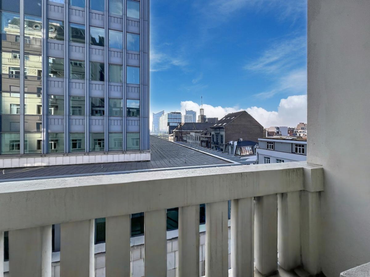 Botanique : Superbe appartement de 2 chambres + balcon