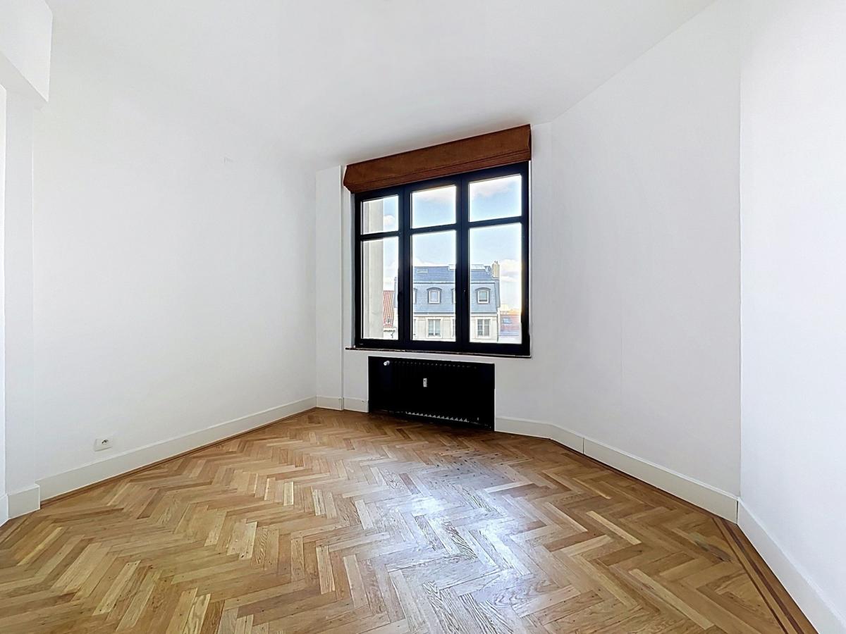 Botanique : Superbe appartement de 2 chambres + balcon