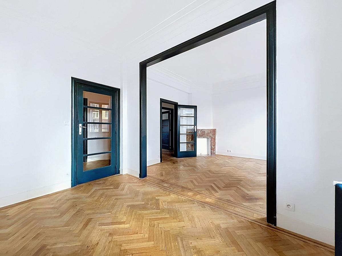 Botanique : Superbe appartement de 2 chambres + balcon