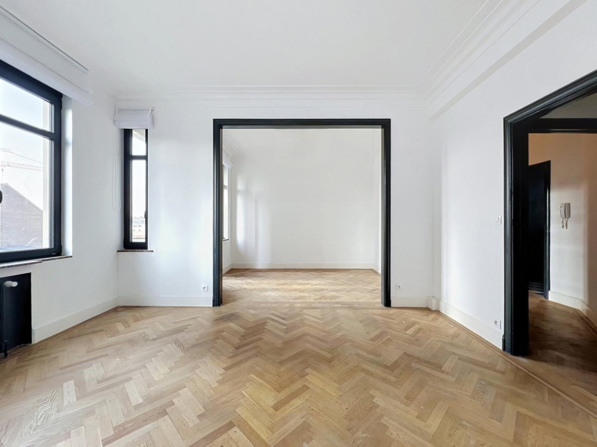 Botanique : Superbe appartement de 2 chambres + balcon