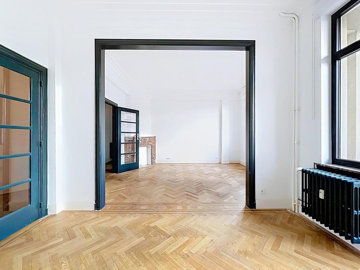 Botanique : Superbe appartement de 2 chambres + balcon