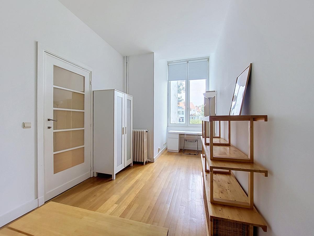 Chatelain : Superbe appartement meublé 2 chambres + terrasse