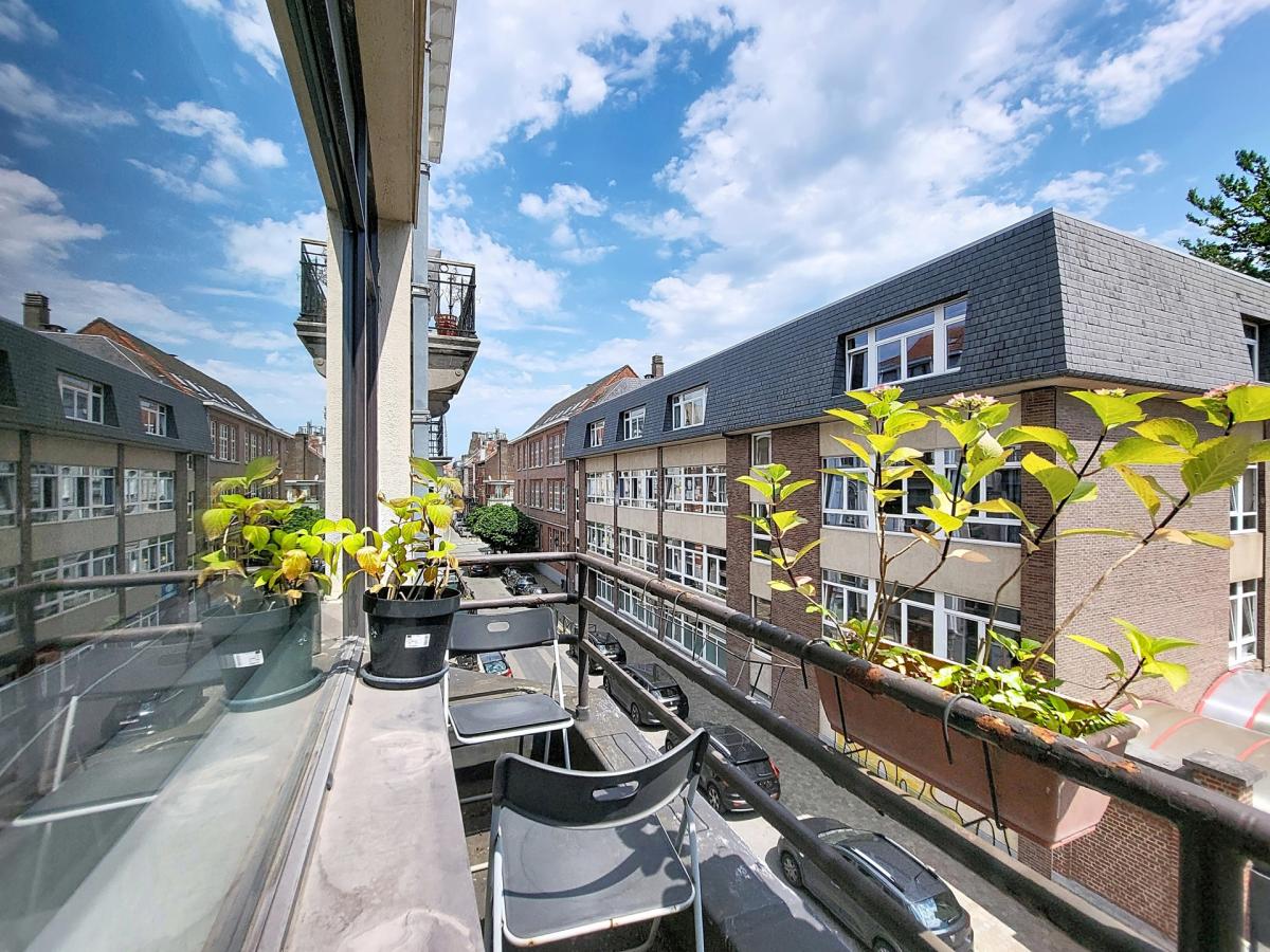 Chatelain : Superbe appartement meublé 2 chambres + terrasse