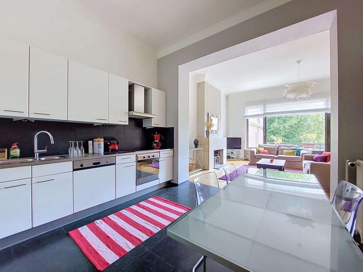 Chatelain : Superbe appartement meublé 2 chambres + terrasse