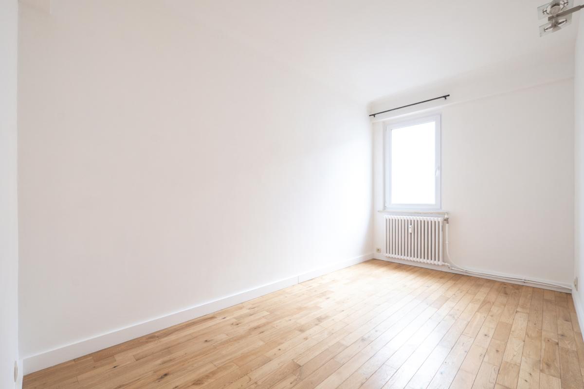 Saint-Gilles/ Châtelain: Bel appartement 2 chambres, bureau 