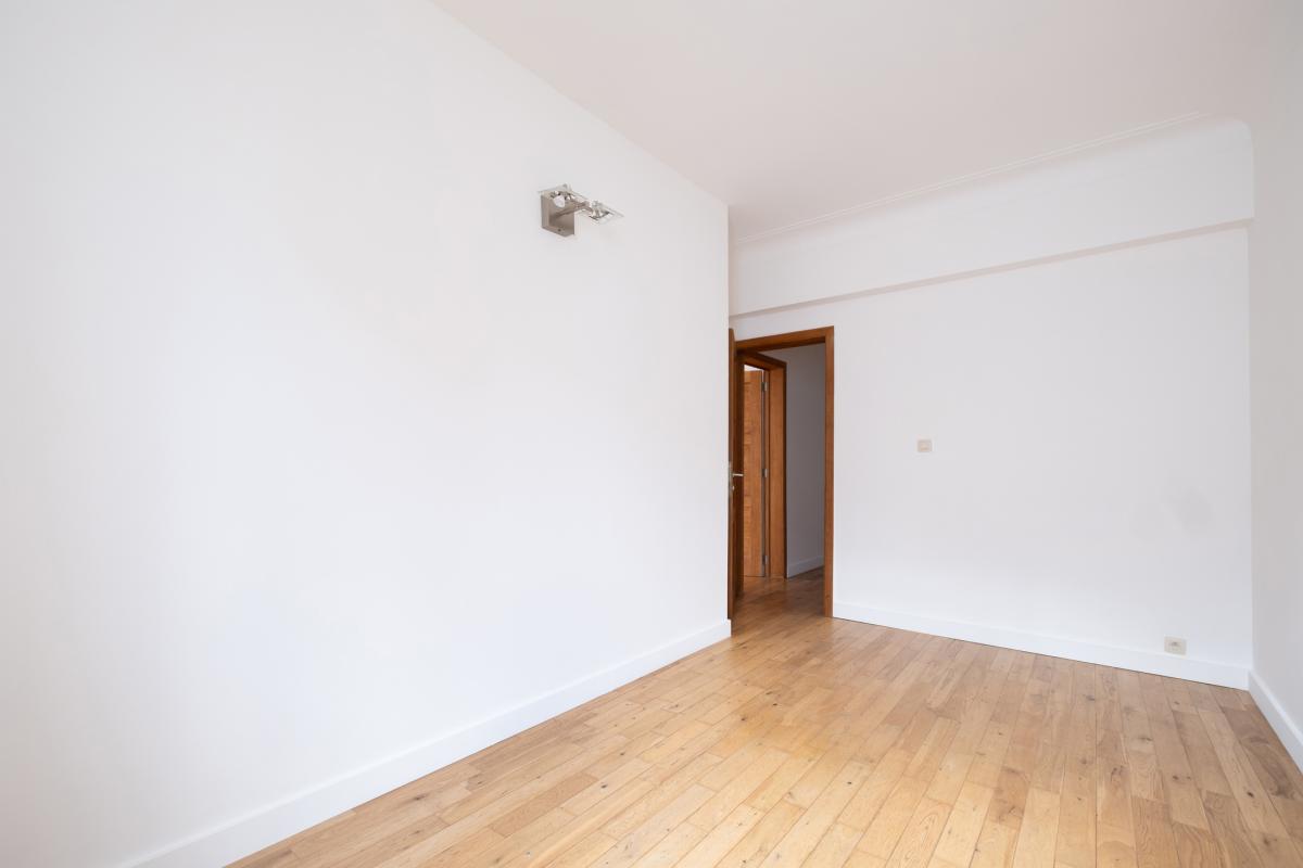 Saint-Gilles/ Châtelain: Bel appartement 2 chambres, bureau 