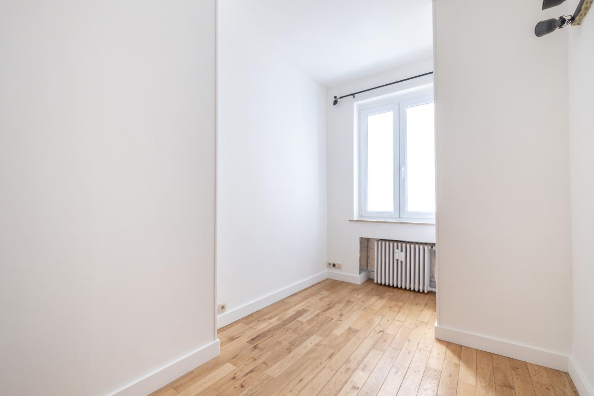 Saint-Gilles/ Châtelain: Bel appartement 2 chambres, bureau 