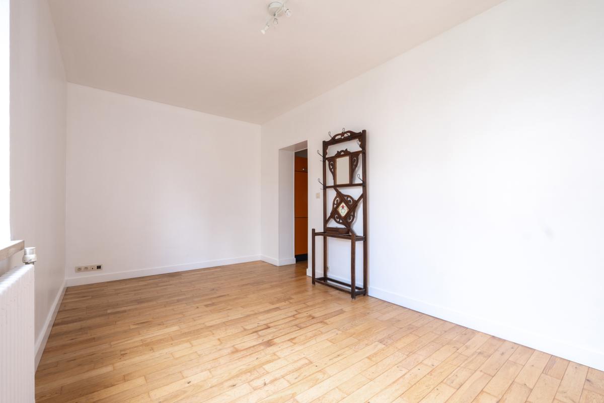 Saint-Gilles/ Châtelain: Bel appartement 2 chambres, bureau 