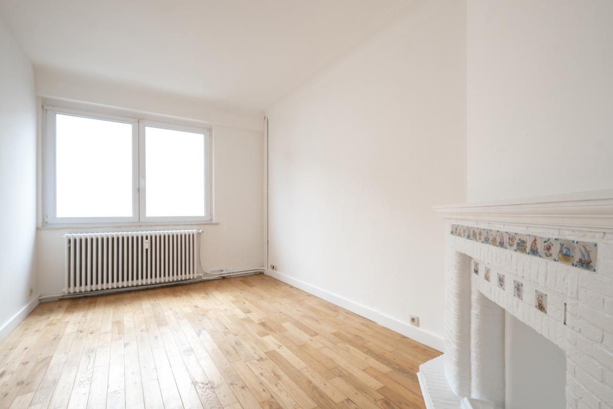 Saint-Gilles/ Châtelain: Bel appartement 2 chambres, bureau 