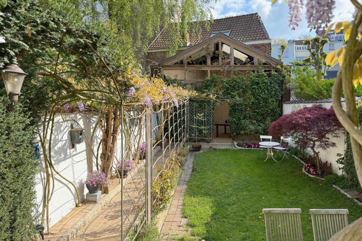 Place Brugmann : maison 6 ch + jardin orienté Sud