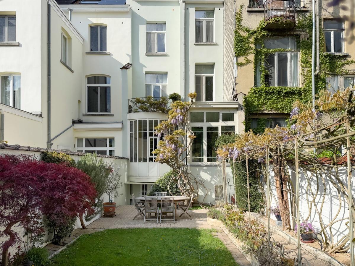 Place Brugmann : maison 6 ch + jardin orienté Sud