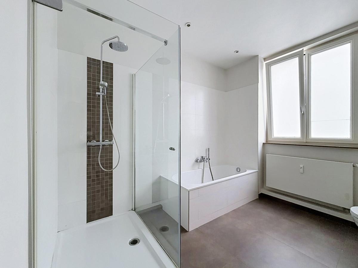 Châtelain / Louise : Bel appartement de caractère