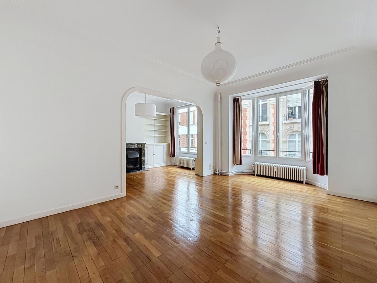 Châtelain / Louise : Bel appartement de caractère